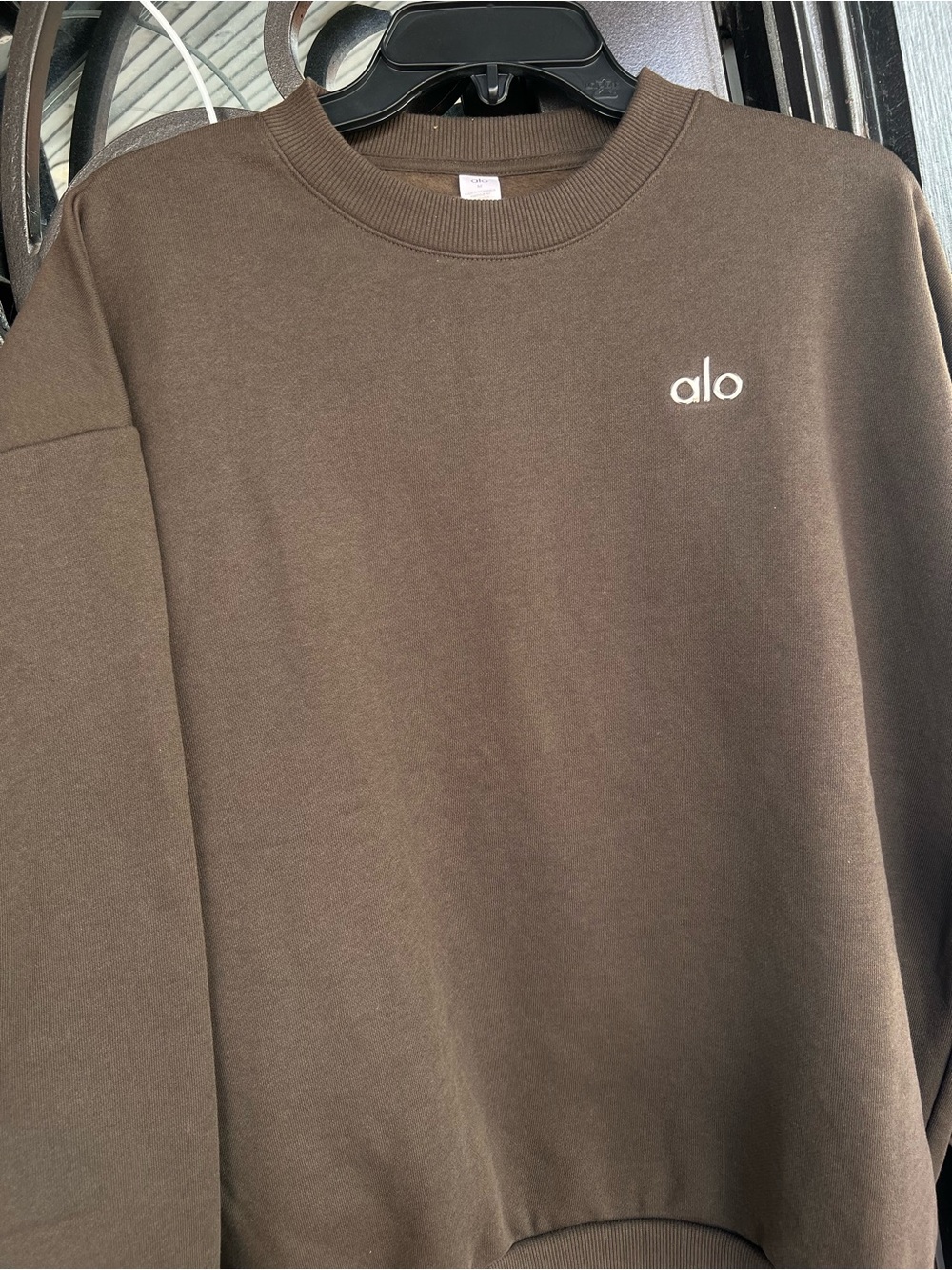 ✨New Accolade Crew Neck Pullover ALO Yoga in Brown ✨